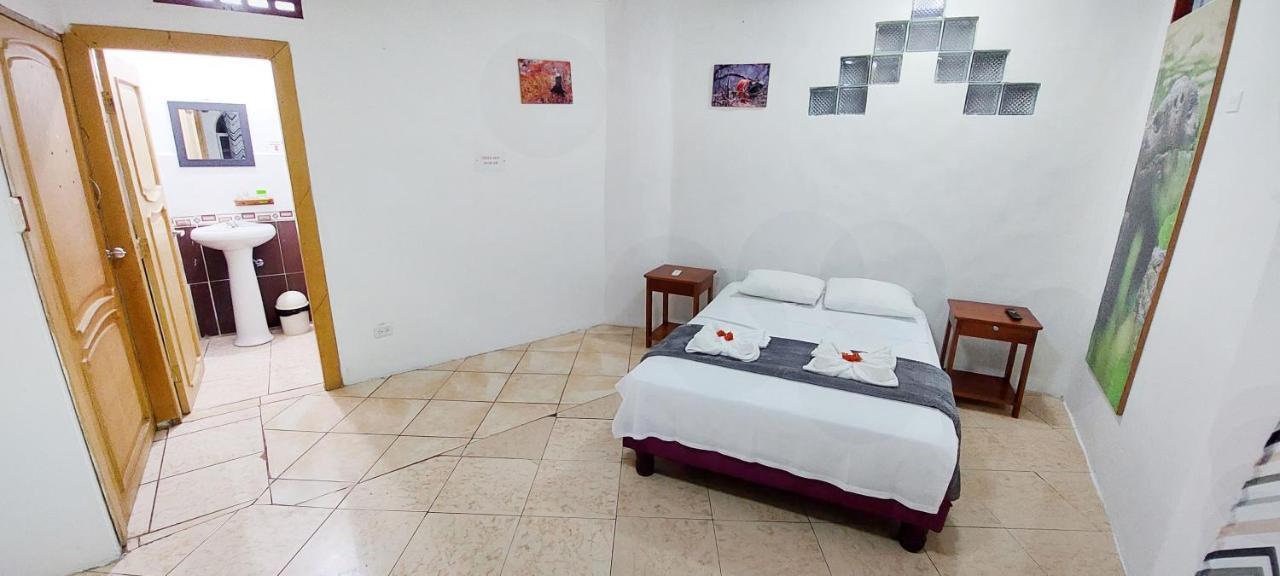 Hotel Crossman Puerto Ayora  Exterior foto