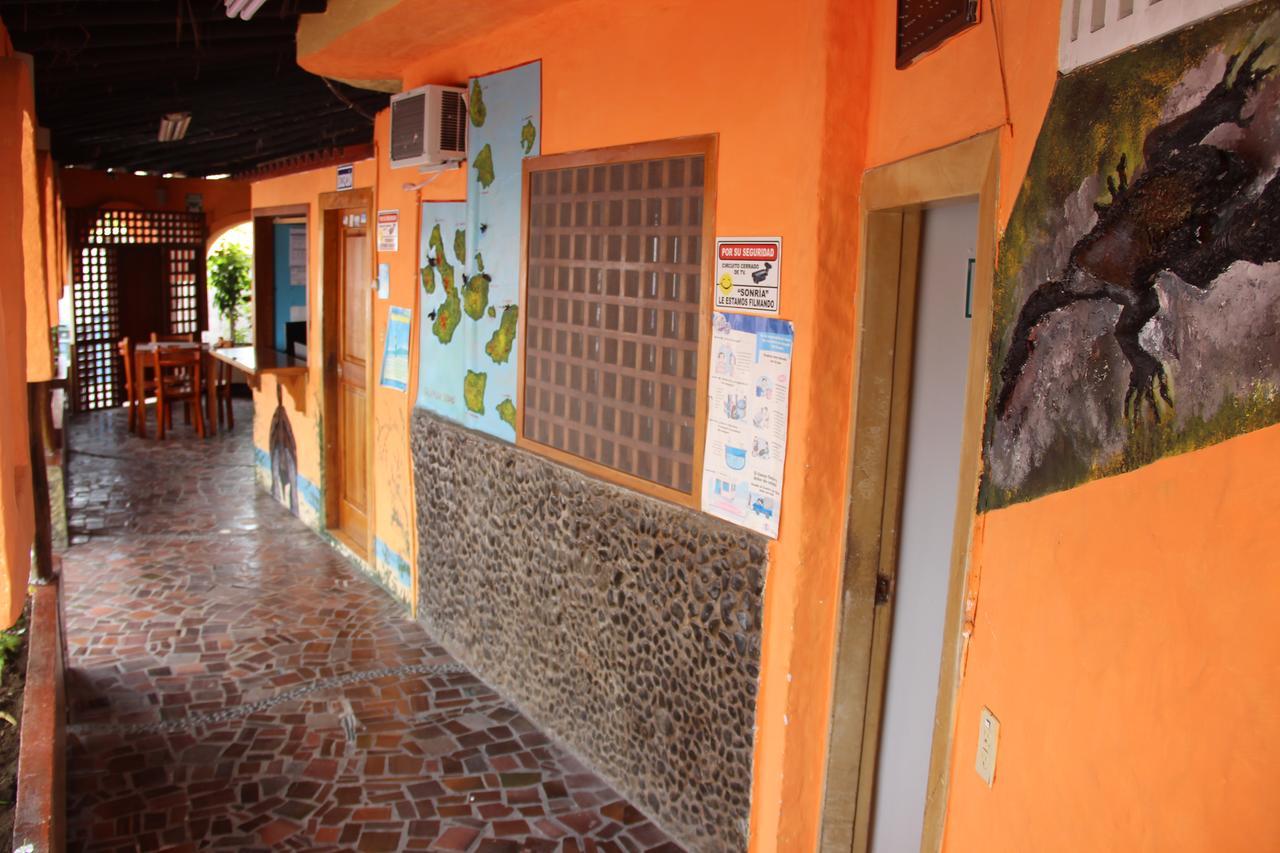 Hotel Crossman Puerto Ayora  Exterior foto